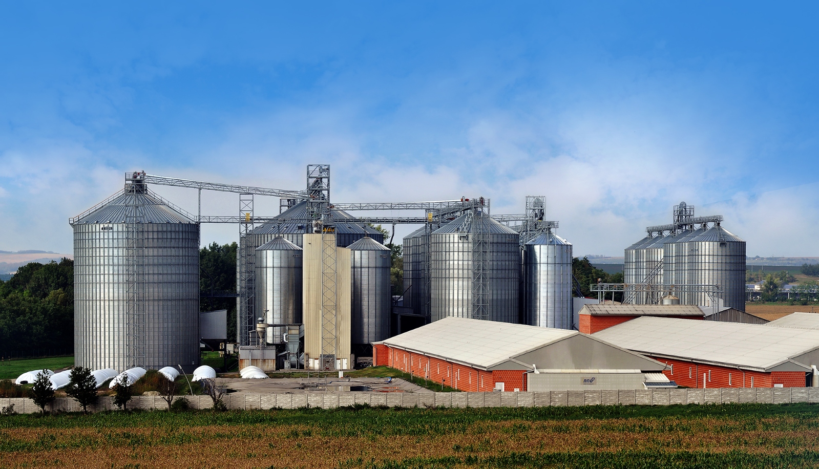 BROCK and BIN grain silos